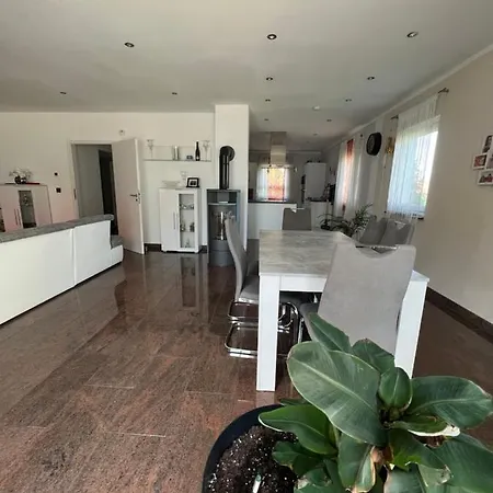 בית נופש Remus Haus *